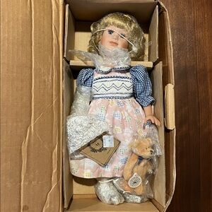 Yesterdays Child Doll w/ Boyds Bear ‘Andrea - 4822’ Blonde Hair Blue Dress- NIB